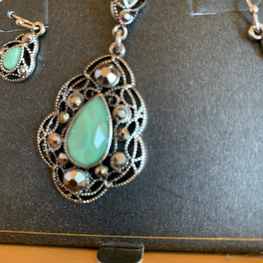 Elegant Silver and Turquoise Jewelry Set